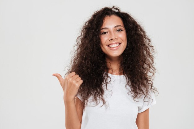 Sourire, bouclé, femme, projection, pouce haut