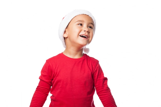 Sourire enfant avec un chapeau de père noël