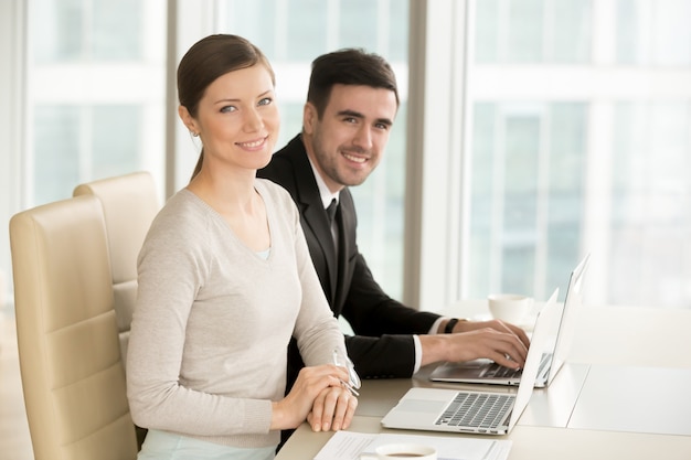 Sourire de femme d&#39;affaires professionnelle