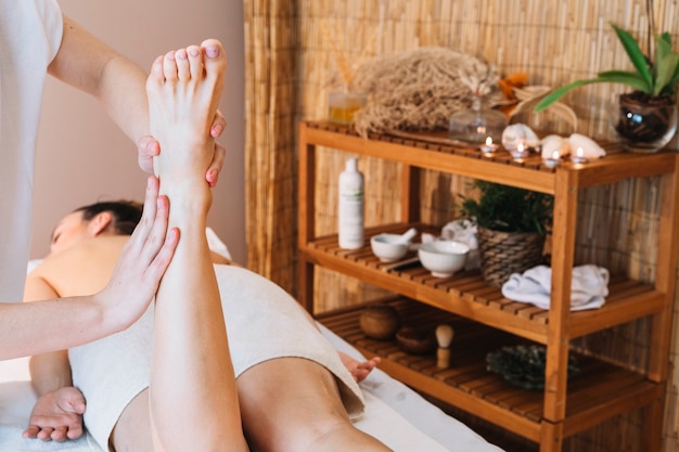 Spa et concept de massage avec pieds