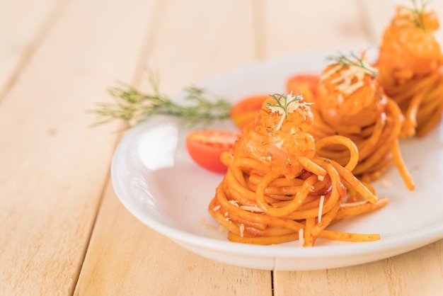 Photo gratuite spaghetti aux crevettes