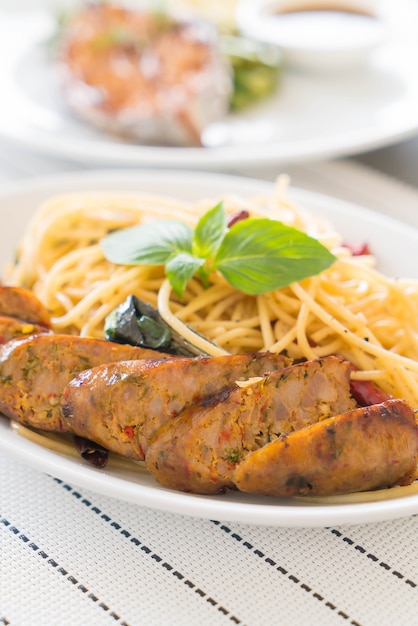 Spaghetti aux saucisses grillées