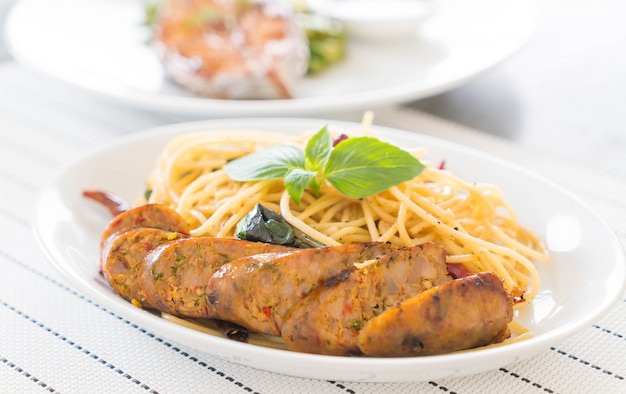 Spaghetti aux saucisses grillées