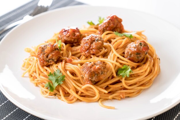 spaghetti et boulettes de viande