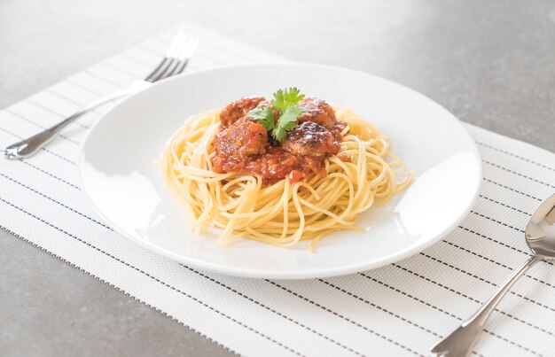 spaghetti et boulettes de viande