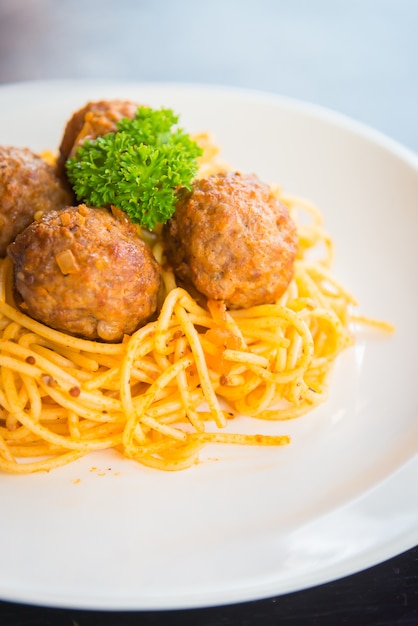 spaghetti et boulettes de viande