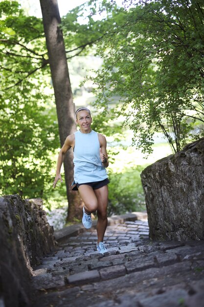 Sport extérieur, jogging fille