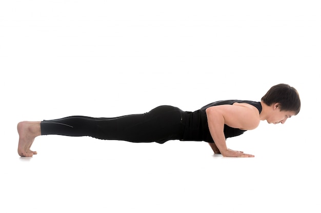 sportif actif faisant push-ups