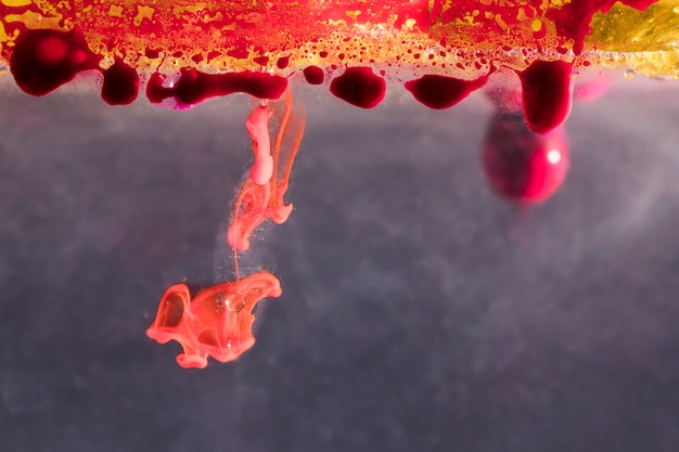 Stalactites abstraites dans l&#39;huile