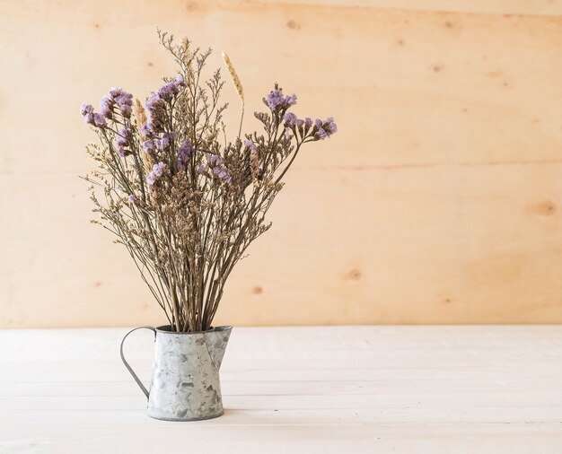 Statice et fleurs de caspia