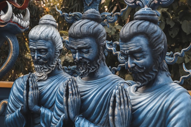 Des statues du Temple Bleu à Chiang Rai Thaïlande Wat Rong Suea Ten