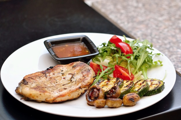 &quot;Steak cuit avec des légumes&quot;