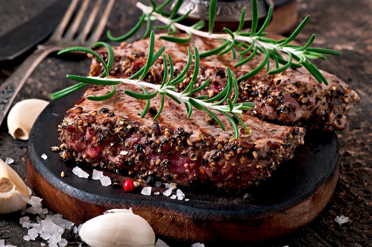 Photo gratuit steak juteux boeuf mi-saignant aux épices