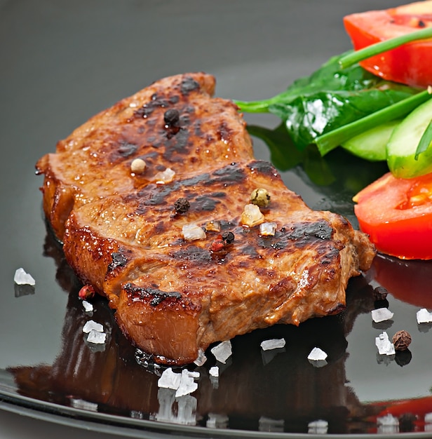Steak et légumes grillés