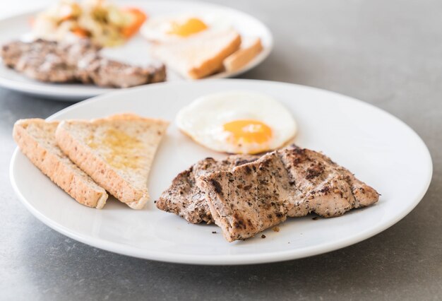 Steak de porc grillé