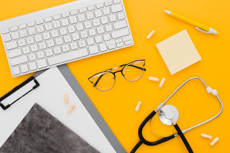 Photo gratuit stéthoscope sur bureau médical