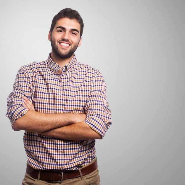 Studio portrait de confiance homme brunet.