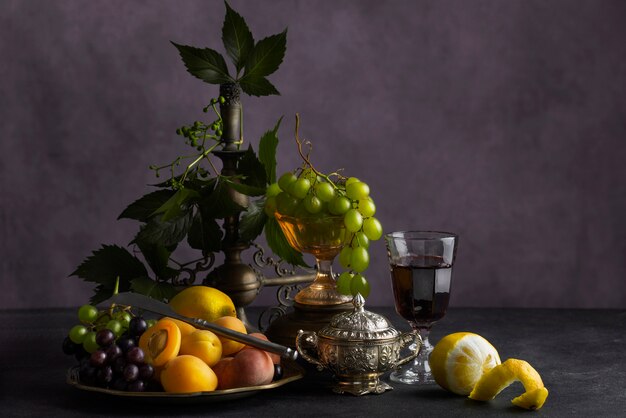 Style baroque avec arrangement de fruits frais