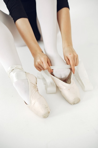 Superbe danseuse de ballet. Ballerine à pointe.