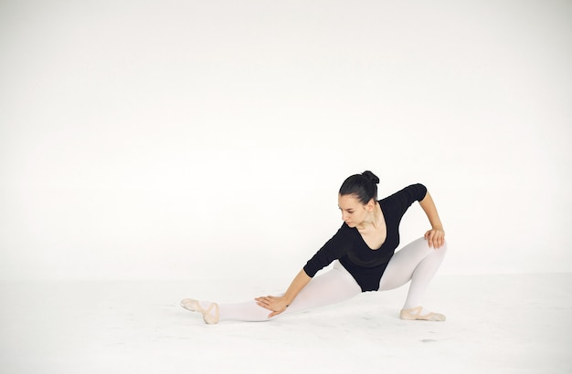 Superbe danseuse de ballet. Ballerine à pointe.