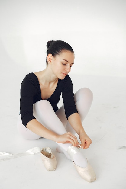 Superbe danseuse de ballet. Ballerine à pointe.