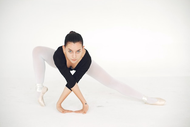 Superbe danseuse de ballet. Ballerine à pointe.