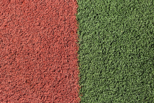 Surface artificielle verte et rouge