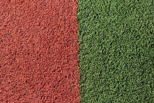 Surface artificielle verte et rouge