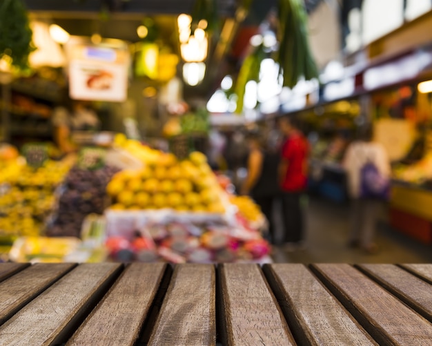 Surface En Bois Donnant Sur Les Fruits