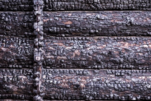 Surface de bois dur rayé brûlé fond de planche de bois fumant texture grunge en bois brûlé