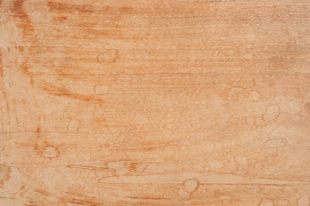 surface en bois avec des gouttes taches