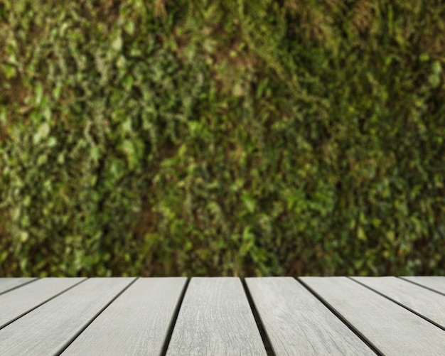 Surface de table donnant sur l&#39;herbe floue