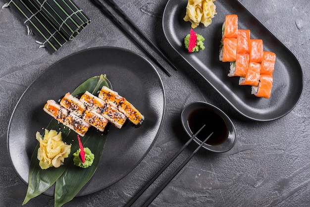 Photo gratuite sushi au restaurant asiatique