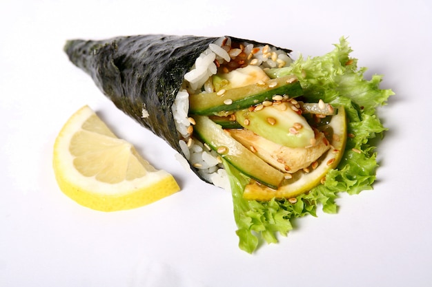 Photo gratuite sushi sur blanc