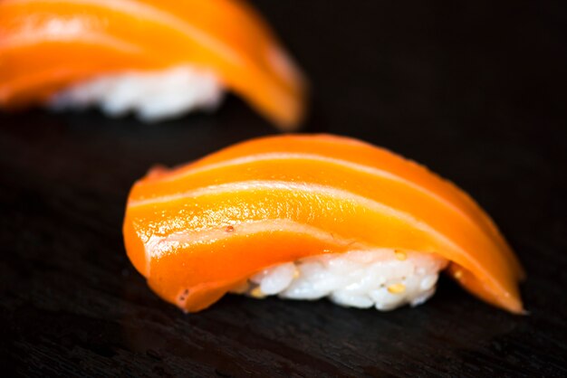 Sushi saumon japonais nourriture saine