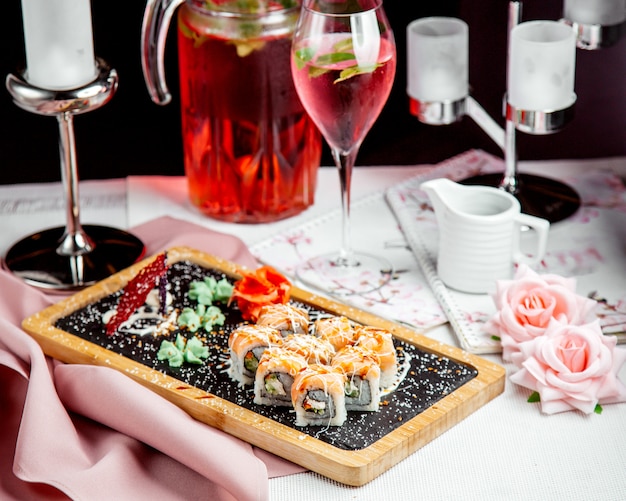 Photo gratuite sushi sur la table