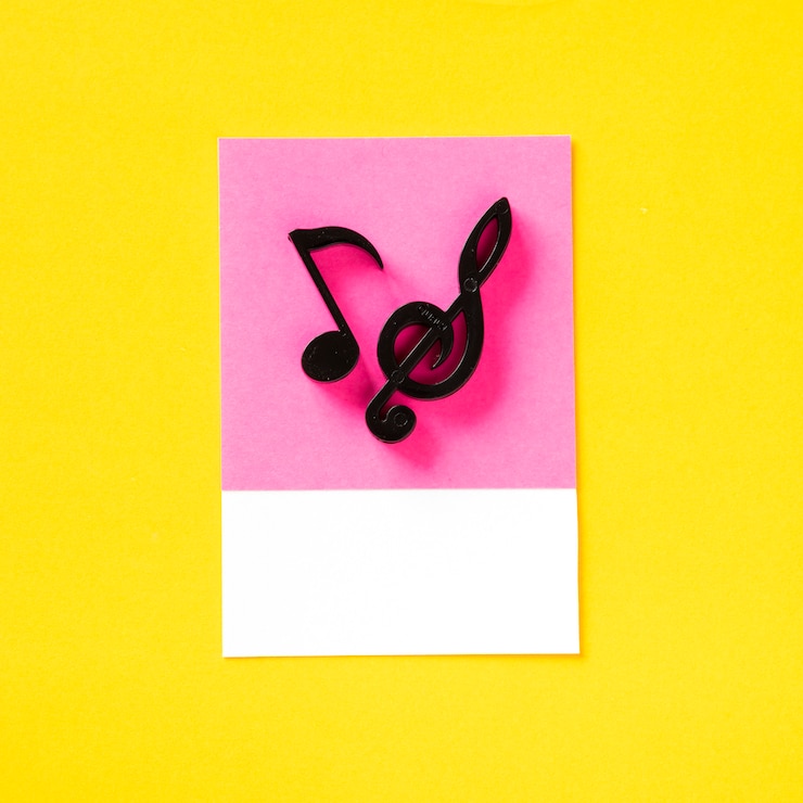 Photo gratuit symbole audio coloré de note de musique