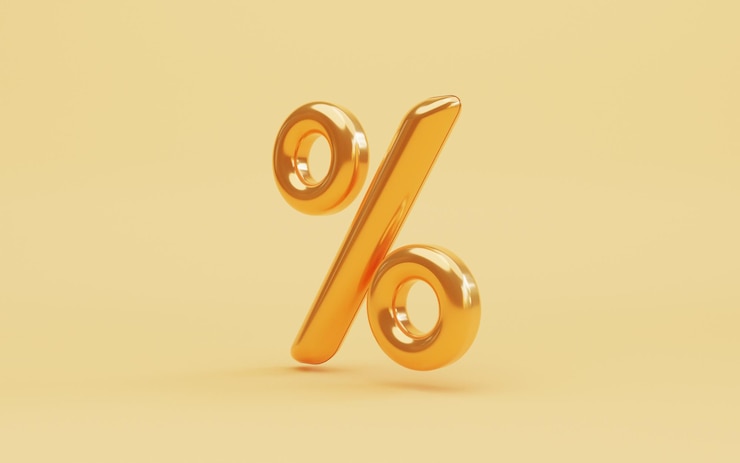 Photo gratuit symbole de signe de pourcentage d'or sur jaune pour le concept de promotion de vente à prix réduit par rendu 3d