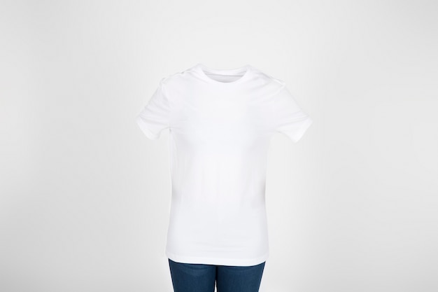 Photo gratuite t-shirt propre blanc