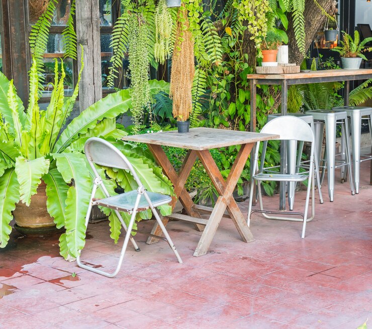Photo gratuit table et chaise vides