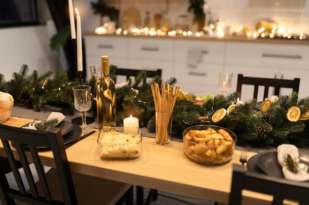 Photo gratuite table du nouvel an décorée