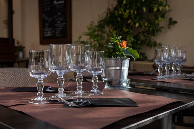 Table de restaurant en terrasse à Lyon