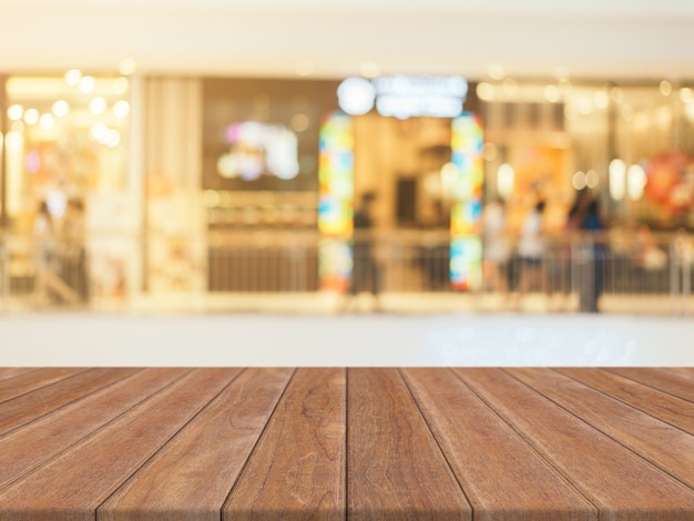 Photo gratuite table vide de planche de bois floue fond. perspective bois brun sur le flou dans le grand magasin