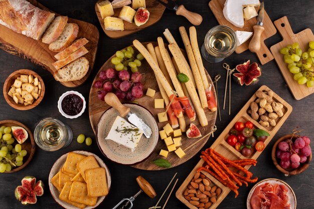 Table vue de dessus pleine de plats délicieux