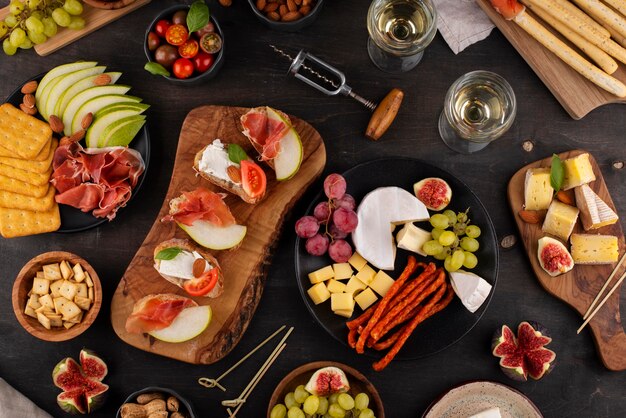 Table vue de dessus pleine de plats délicieux