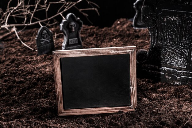 Tableau vide sur le cimetière d'Halloween