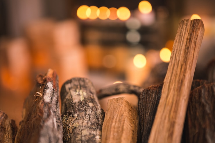 Photo gratuit tables en bois pour cheminée