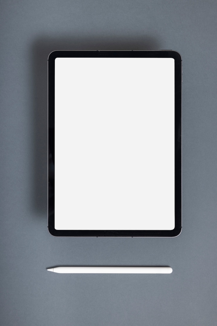 Photo gratuit tablette d'affichage au-dessus avec un affichage minimal