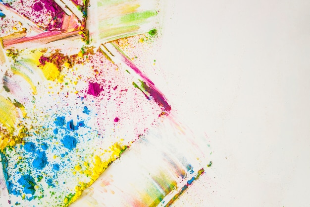 Taches de différentes couleurs vives et sèches