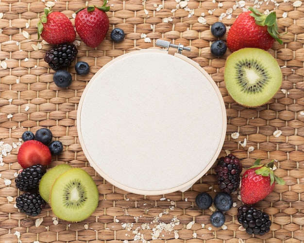 Tambour et collation de fruits sains